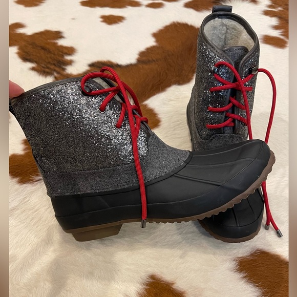 Gianni Bini Duck Boots - Picture 2 of 7